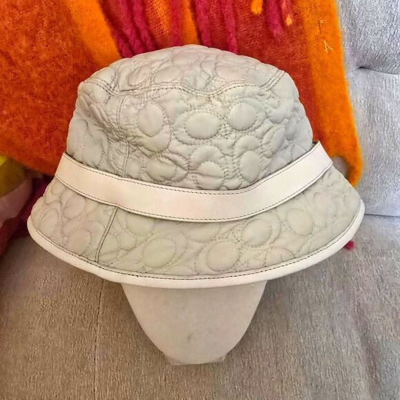 Coach Quilted Signature ‘C’ Bucket Hat With Buckle sz Small - Picture 2 of 4